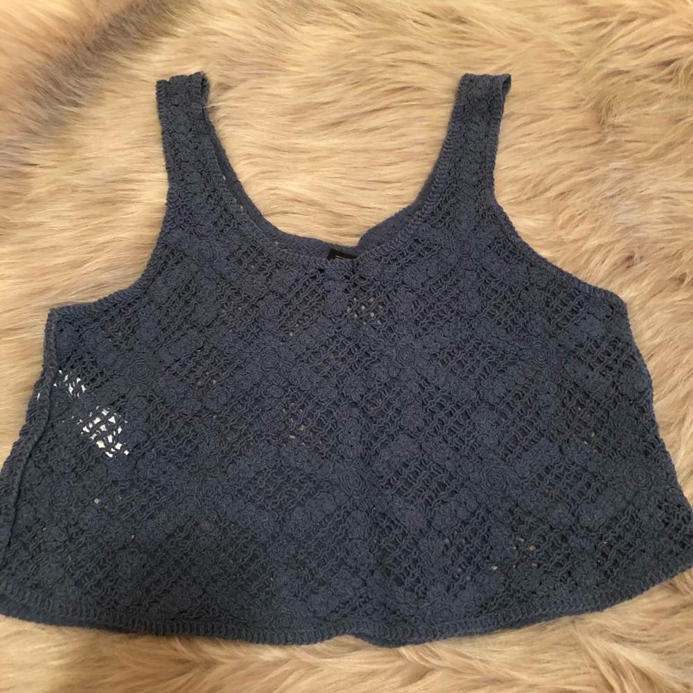 🌸 Forever 21 crocheted crop top